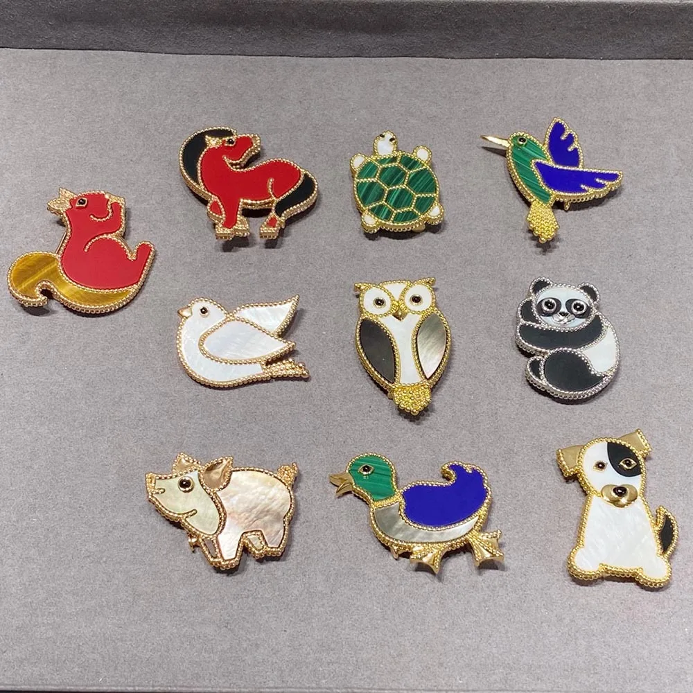 Hot Quality V Gold Natural Gemstones Animal Brooch Luxury Brand