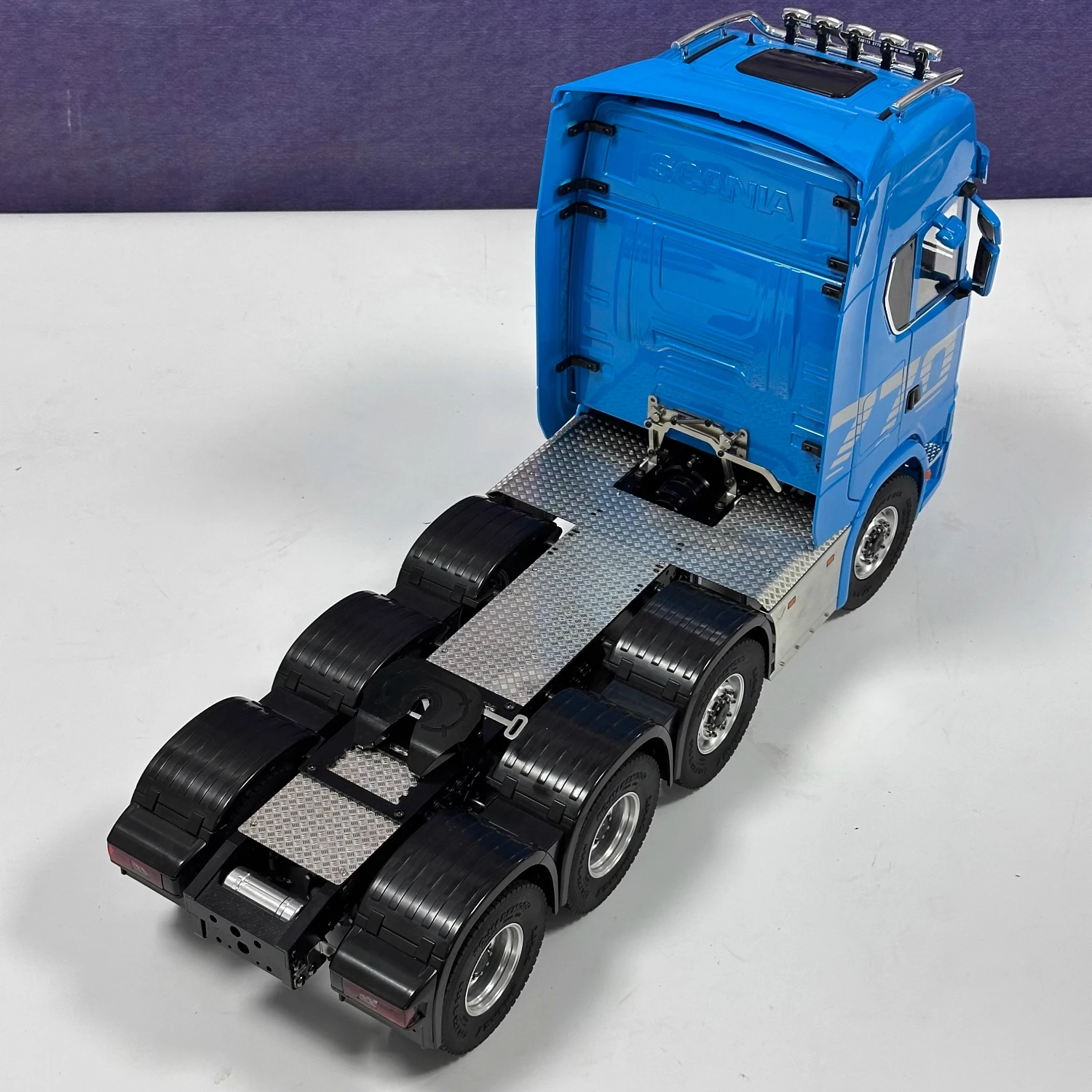 Tracteur RC 8x8 1/14 avec éclairage et son, camion télécommandé