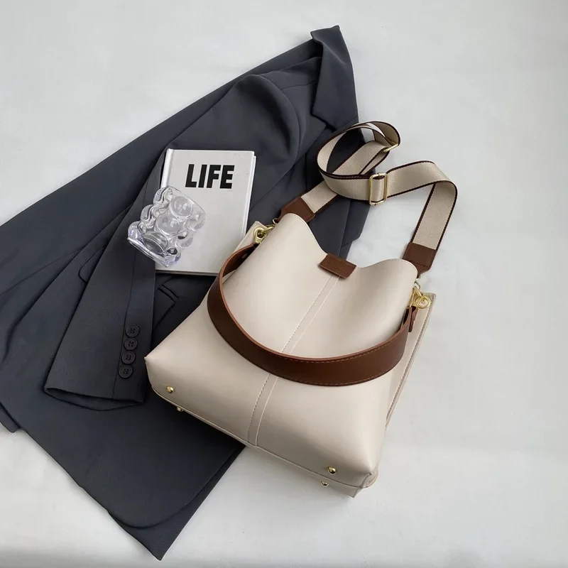 Handbags Women's 2024 New Fashion All-Match Bucket Niche Commuter Advanced Texture Solid Color Single-Shoulder Bag