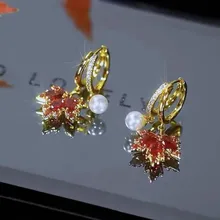  Luxury Designer Red Maple Earrings for Women Red Crystal Zircon Maple Leaf Pearl Hoop Earring Wedding Party Jewelry Pendientes 