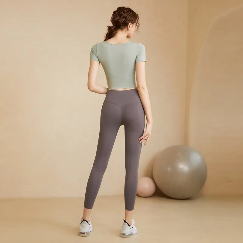 Women's Sports T-shirt Quick Dry Breathable Workout Training Short Sleeve Yoga Crop Top Fitness Gym Slim Clothes With Chest Pad