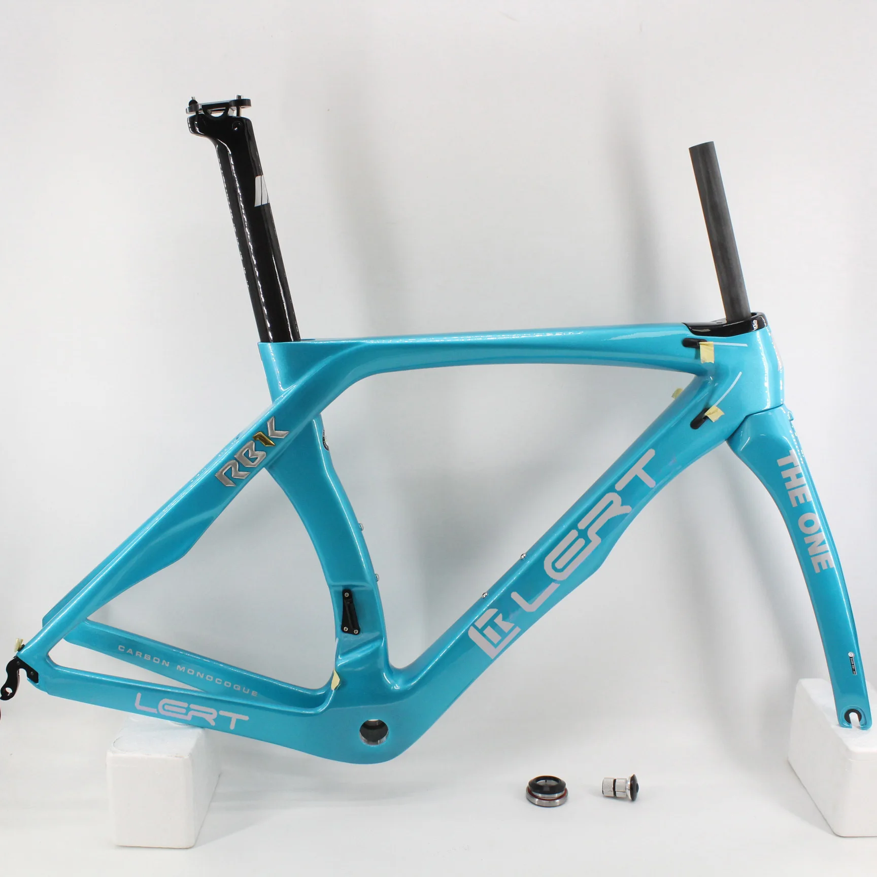 

New RBK Blue color 700C Racing Road Bike T1100 3K Full Carbon Fibre Bicycle Frame Fork+Seatpost+Clamp+Headset