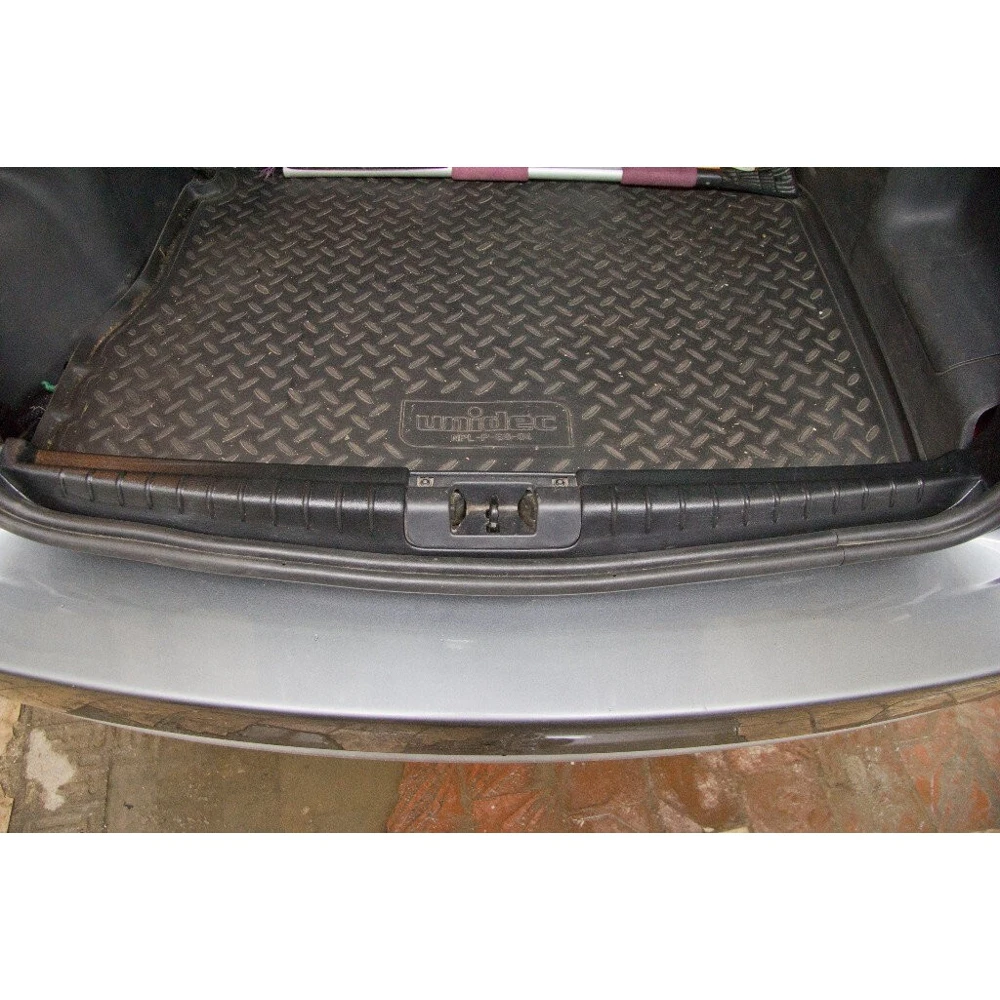 накладка проема багажника