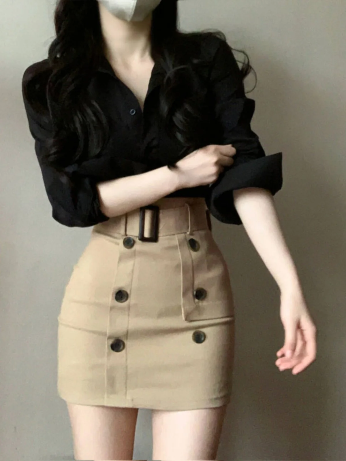 Spring 2025 New Pure Korean Sle Bear irt Button Design Waist-Cinching Skirt Set Women's Faion Ensemble ort Sve