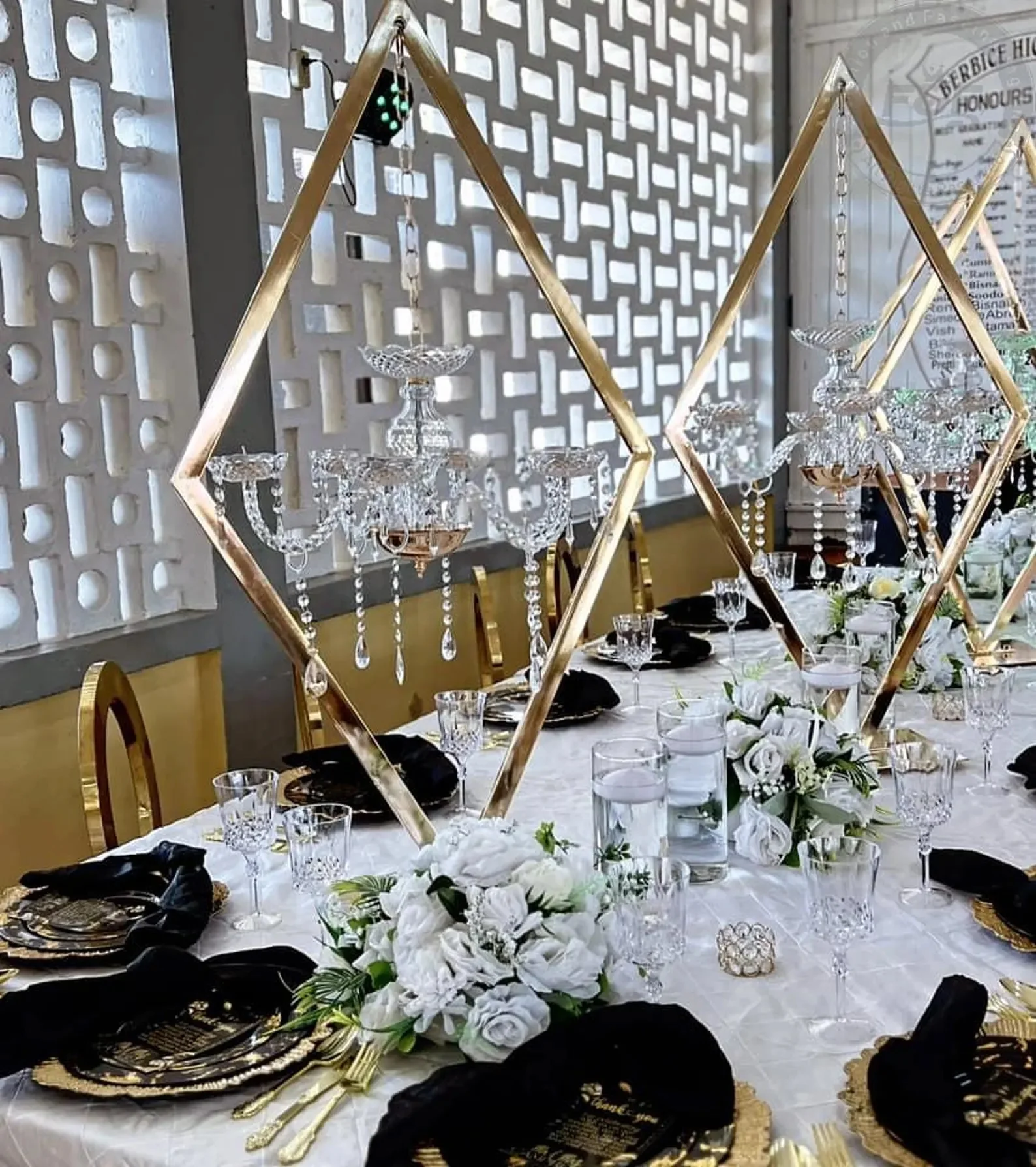 2/4/5/6/10Pcs Metal Candelabra Acrylic Candle Holders Wedding Table Centerpieces Flower Stands Vases for Party Road Lead Decora