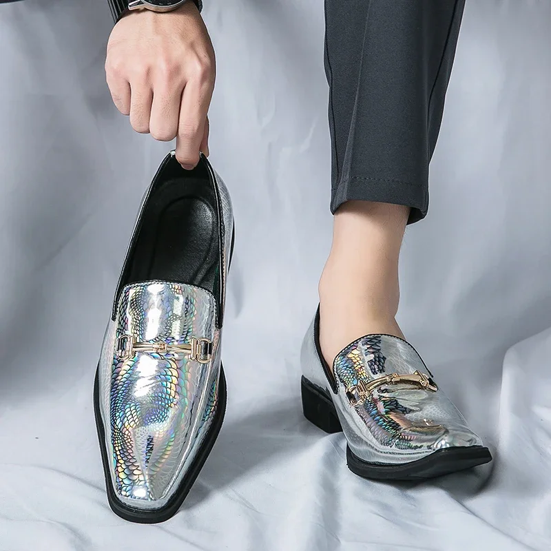 Men's New Spring Luxury Fashion Silver Nightclub Party Men's Shoes Non Slip Comfortable Breathable Shiny Pointed Leather Shoes