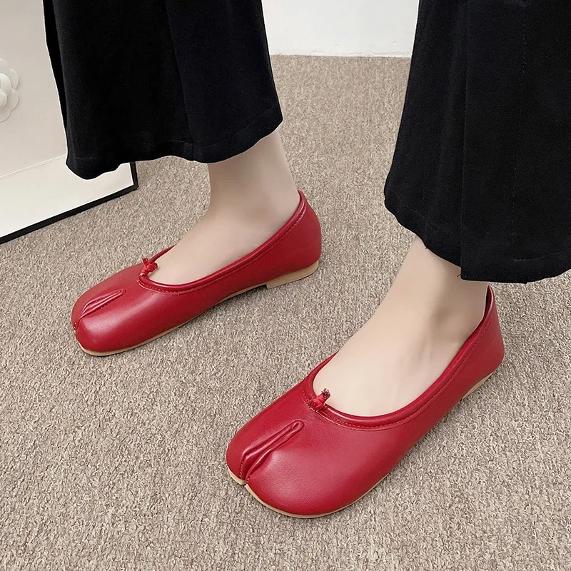 Fashion Design Women's Flat Split Toe Shoes Women Microfiber Leather Comfortable Flat Split Toe Slippers Soft Sole Loafers 5
