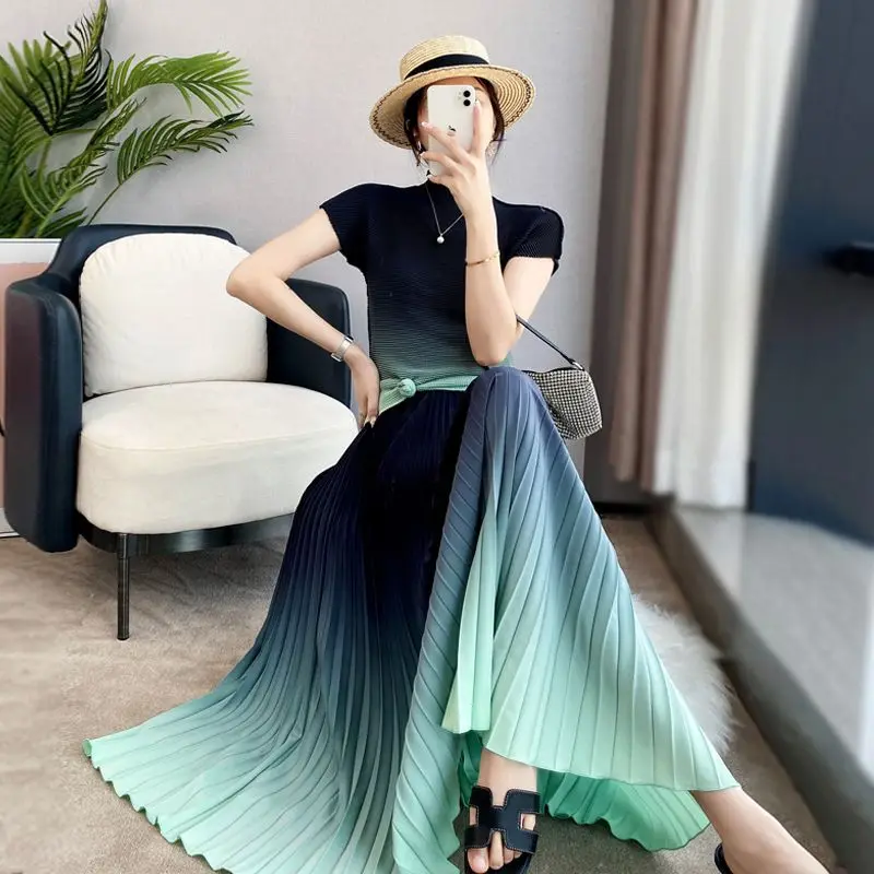 

Pleated Women's Gradient Casual Dress High Waist Elastic 2024 New Summer Women's Swinging Dress Fashion Mid Length Clothing