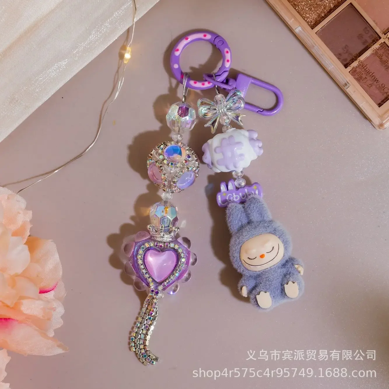 thumbnail image 1 of Llavero con forma de figura de acción de dibujos animados de LABUBU, periférico de anime kawaii, colgante para mochila, decoración para amigos, parejas, festivales, regalo, 1 of 5