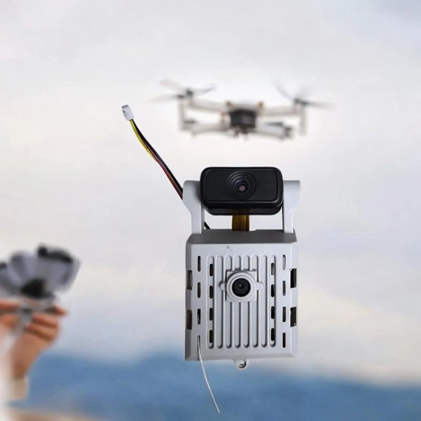 Détail du module caméra drone E88Pro E88, pièce de rechange robuste, avec câble et connecteur.