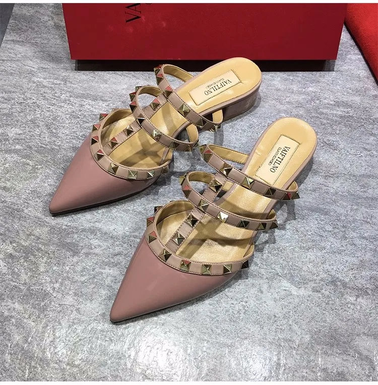 2024 New Summer Slippers Pointed Low Heels Fashion Thick Heel Riveted Ribbon Colored Women's Pointed Slippers Patent Leather