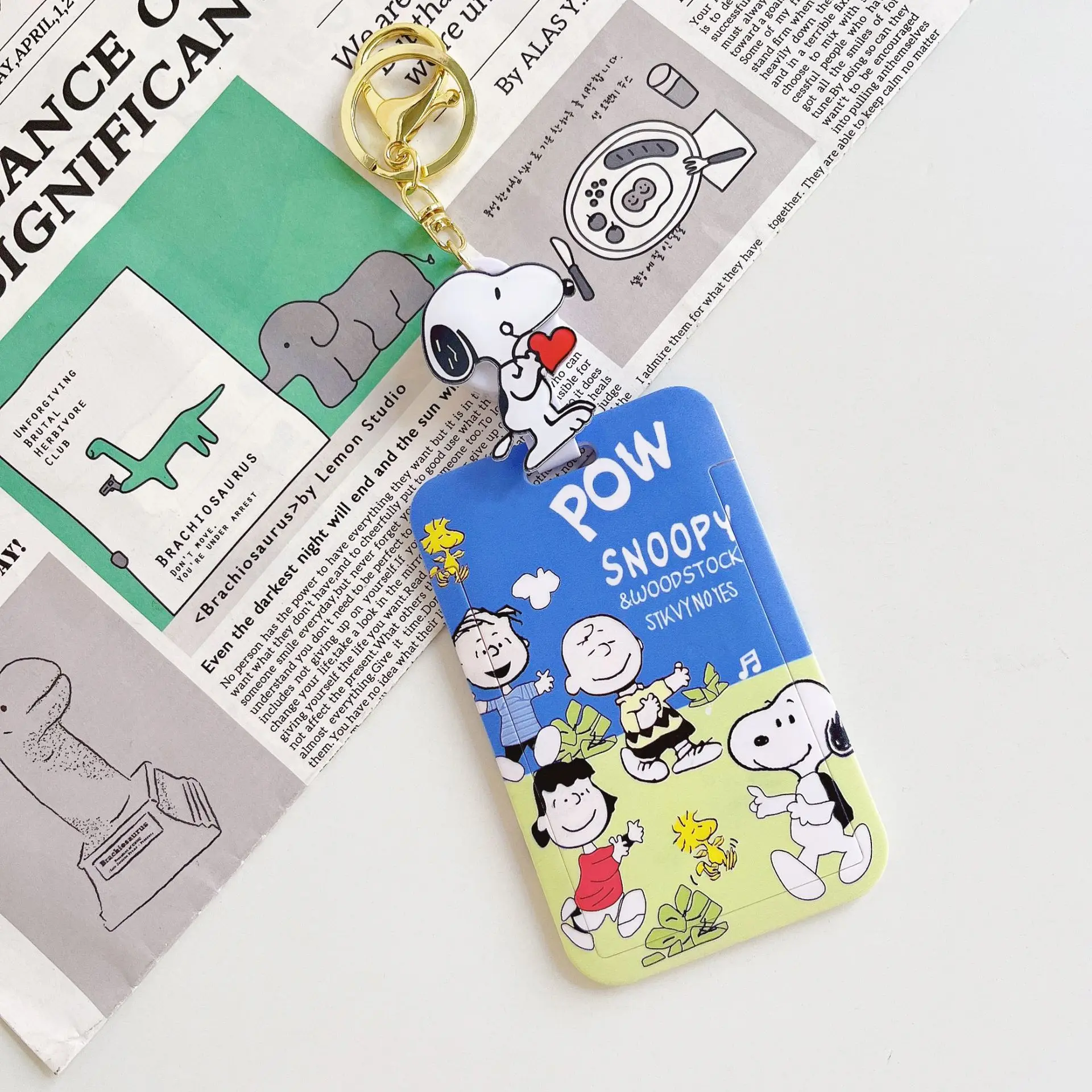 thumbnail image 1 of Llavero con colgante para tarjetas de identificación, diseño de Snoopy, Charlie Brown y Peanuts, de Kawaii, para puerta, con forma de tarjeta de identificación, juguetes para niños, regalo de cumpleañ, 1 of 5
