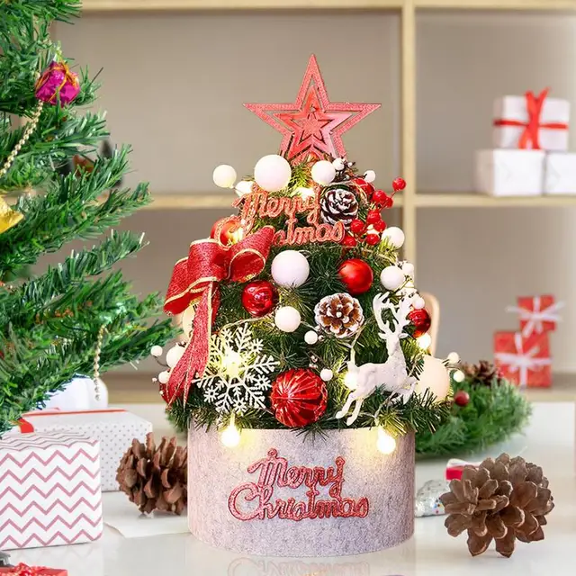 조명이 달린 미니 LED 크리스마스 트리로 축제 분위기를 고조시키세요