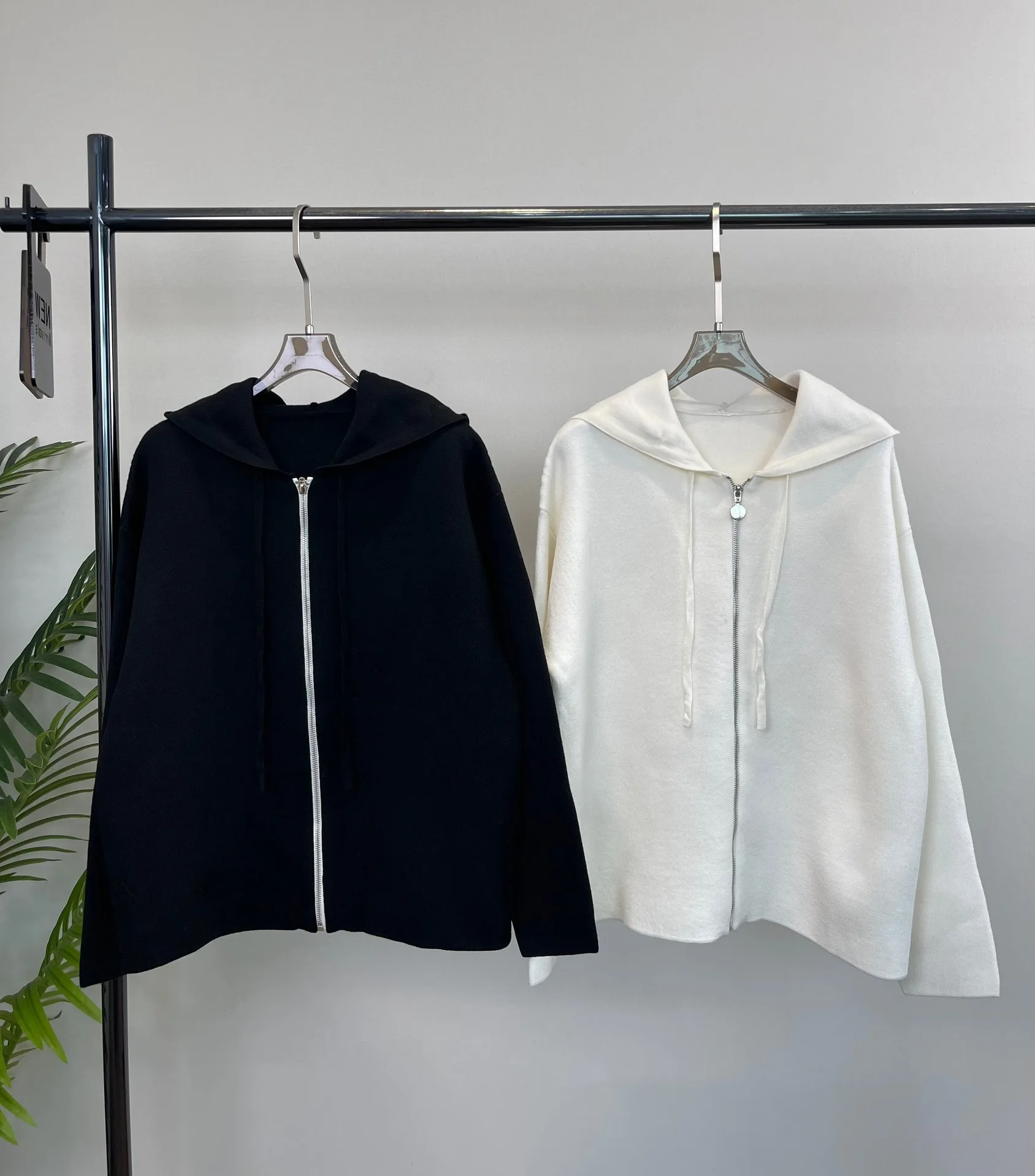 

High-end quality wool short coat 23 early fall new relief small short hooded cardigan coat