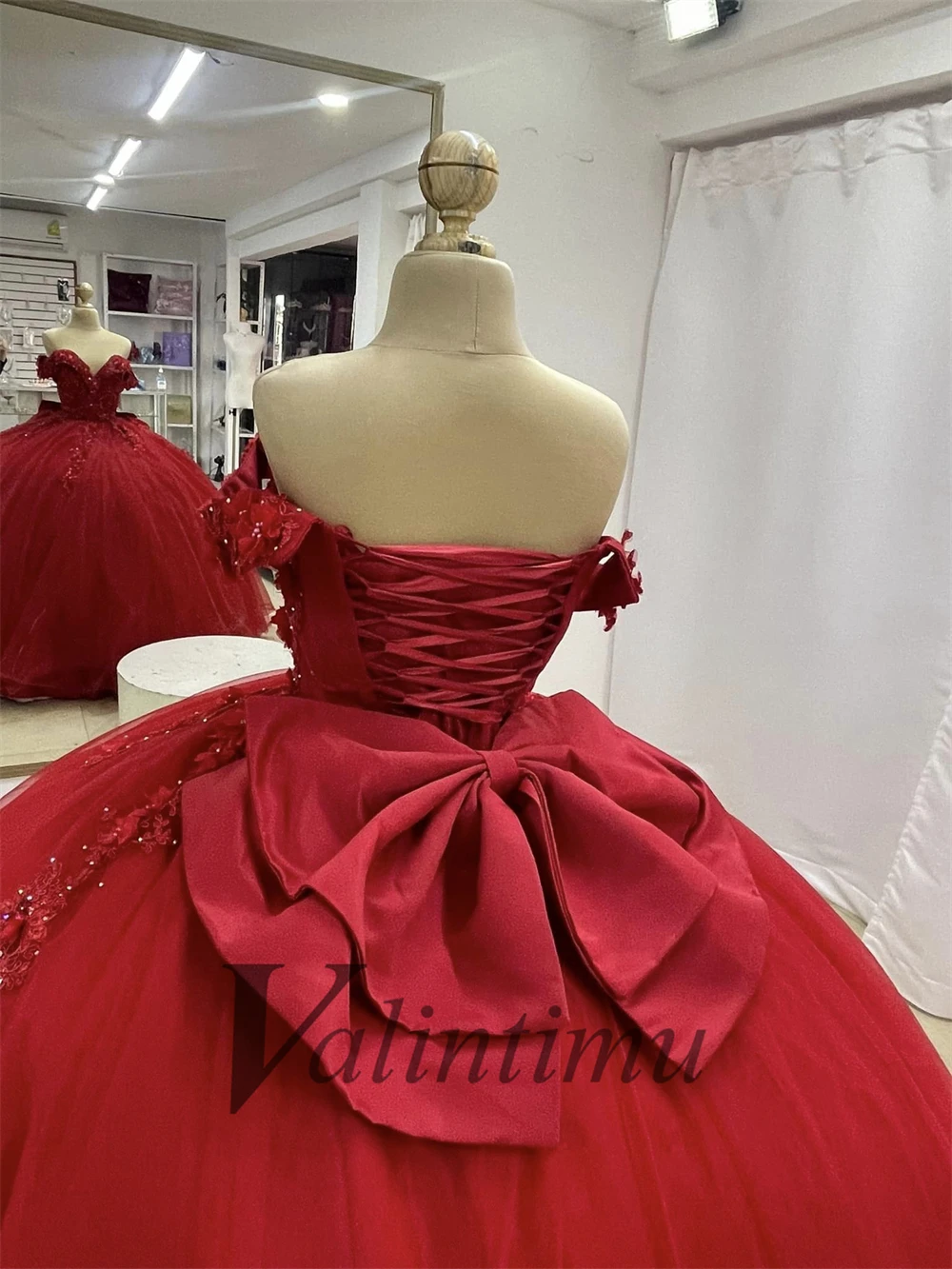 Lady Ball Gown Quinceanera Dress Off the Shoulder Cloak Appliques Pageant Gowns 15 Anos Vestido Customized