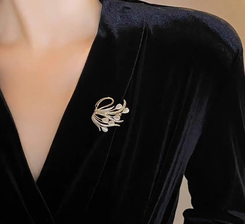 New Luxury Opal Swan Brooch Personality Exquisite Animal Pins High-grade Coat Corsage Accessories 2