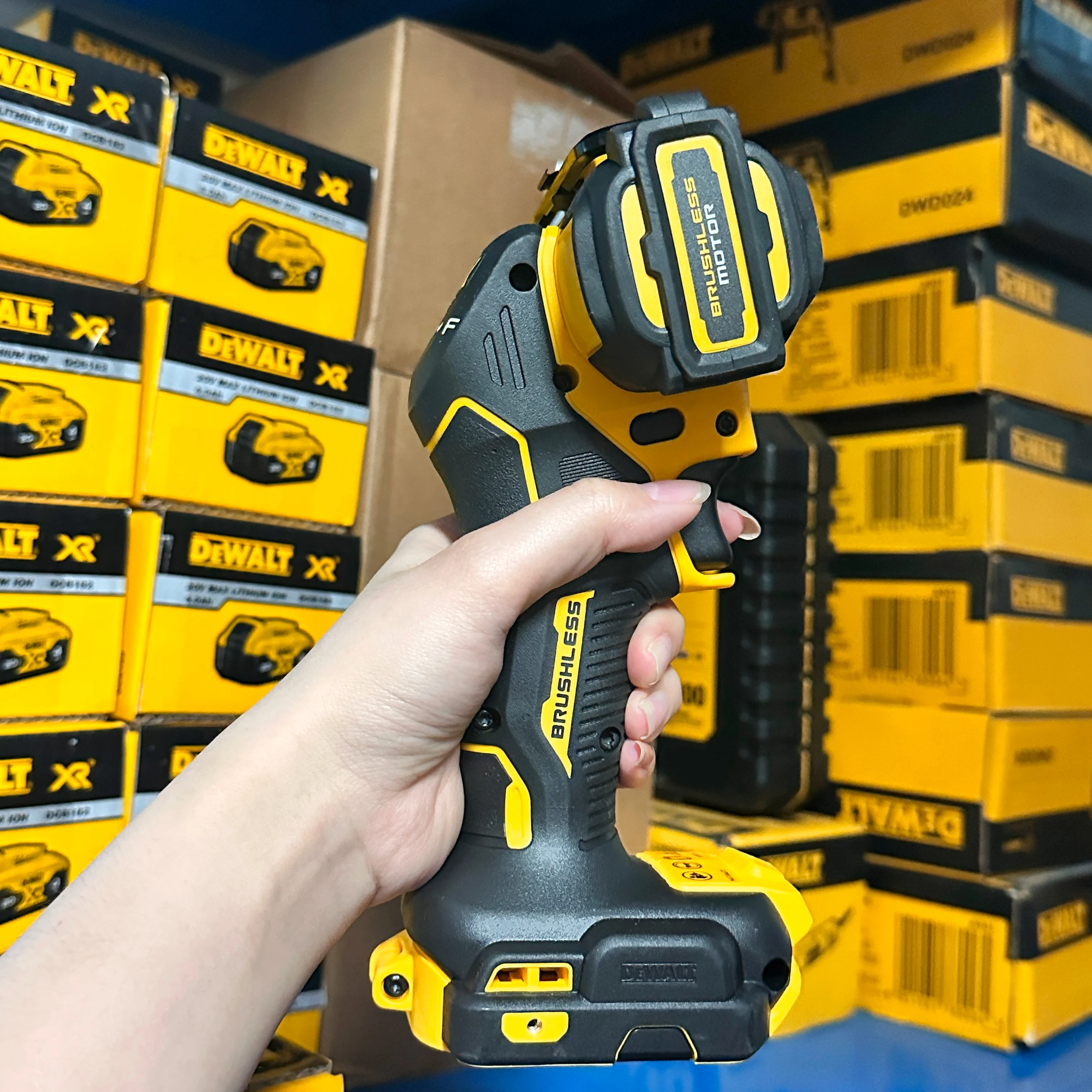 Dewalt DCS438 Electric Saw 20V Brushless Lithium-Ion 3 in. 20000RPM Cordless Cutting Machine Mini Rechargeable Cut Off Tools