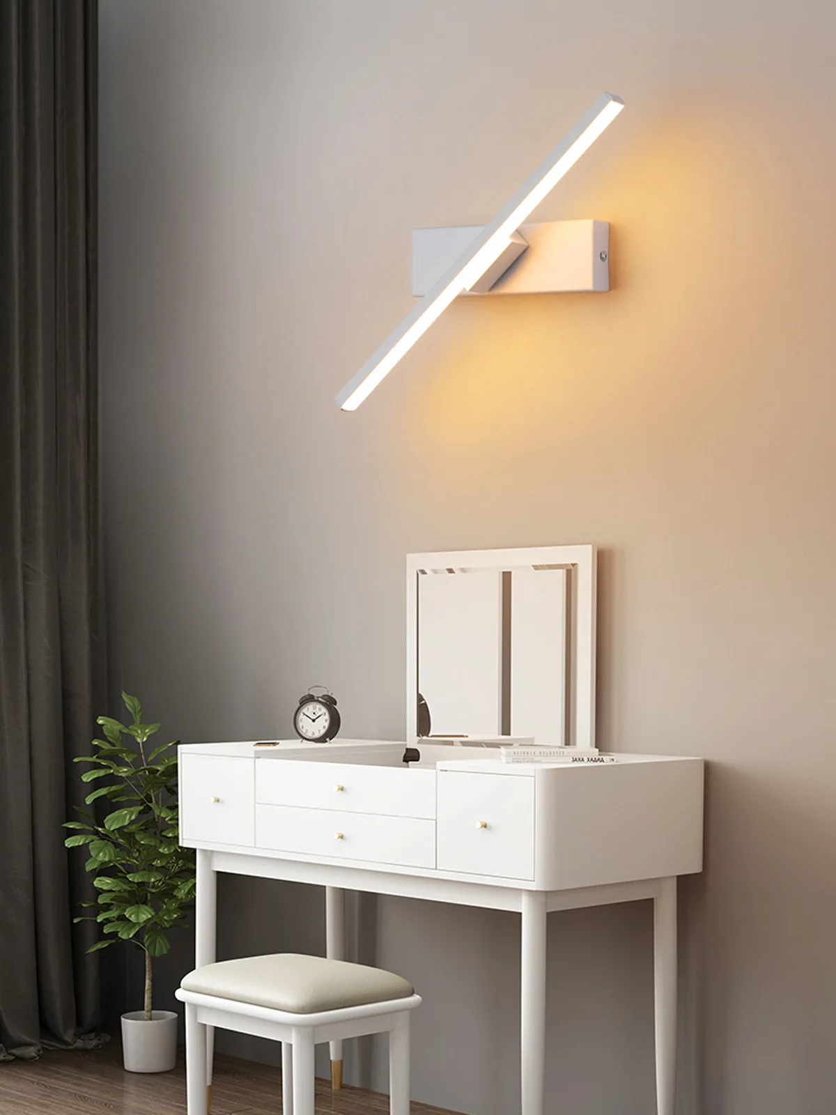 

Зеркальная лампа для ванной с креплением на стену