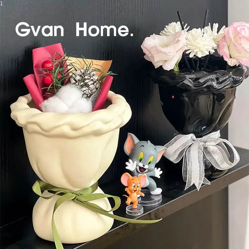 

Creative Hand Held Bouquet Shaped Ceramic Vase Home Living Room Flower Arrangement Decorative Ornaments High-end Floral Ware