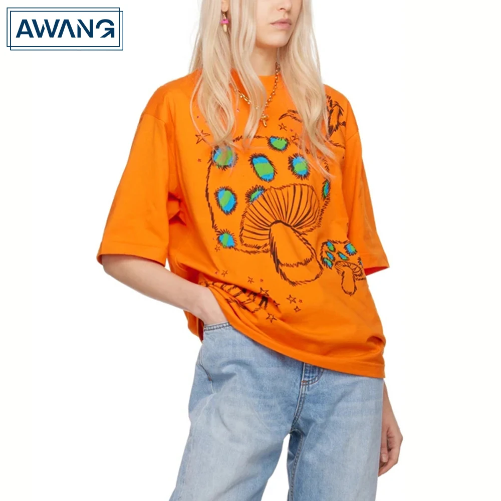 

Женская футболка с коротким рукавом, круглым вырезом и принтом в виде грибов