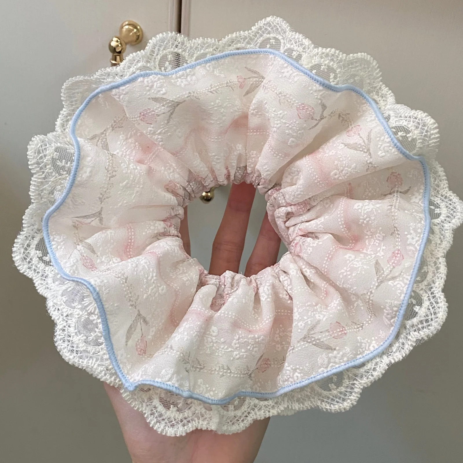 2026 Sommer Neu 1-teiliges Blumen-Spitzen-Scrunchie-Set für Damen und Mädchen – Elegante elastische Haargummis, süße Haaraccessoires für den Alltag – Detail 2