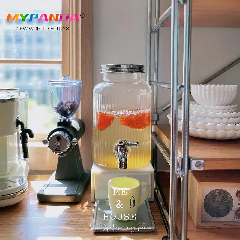 

1 комплект миниатюрная бутылка для холодной воды для кукольного домика со смесителем стеклянная банка для хранения с основанием декоративная модель игрушечный кукольный домик аксессуары