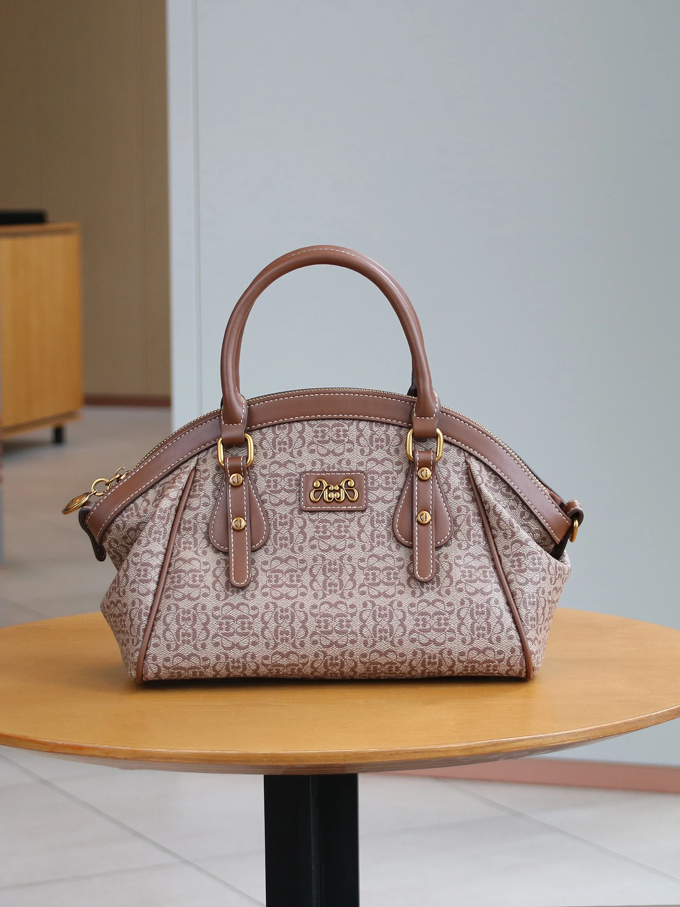 حقيبة يد عصرية فاخرة للنساء، بتصميم جديد لعام 2025...