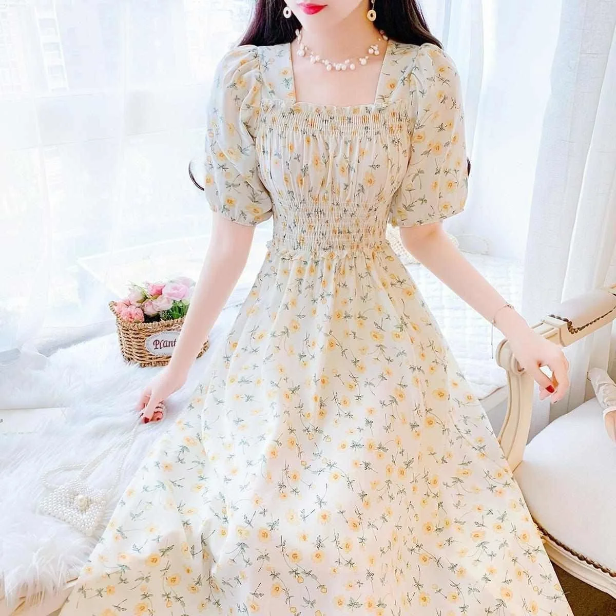

Gentle wind, cool and cute, slim dress, women's summer French waist cut Floral Dress