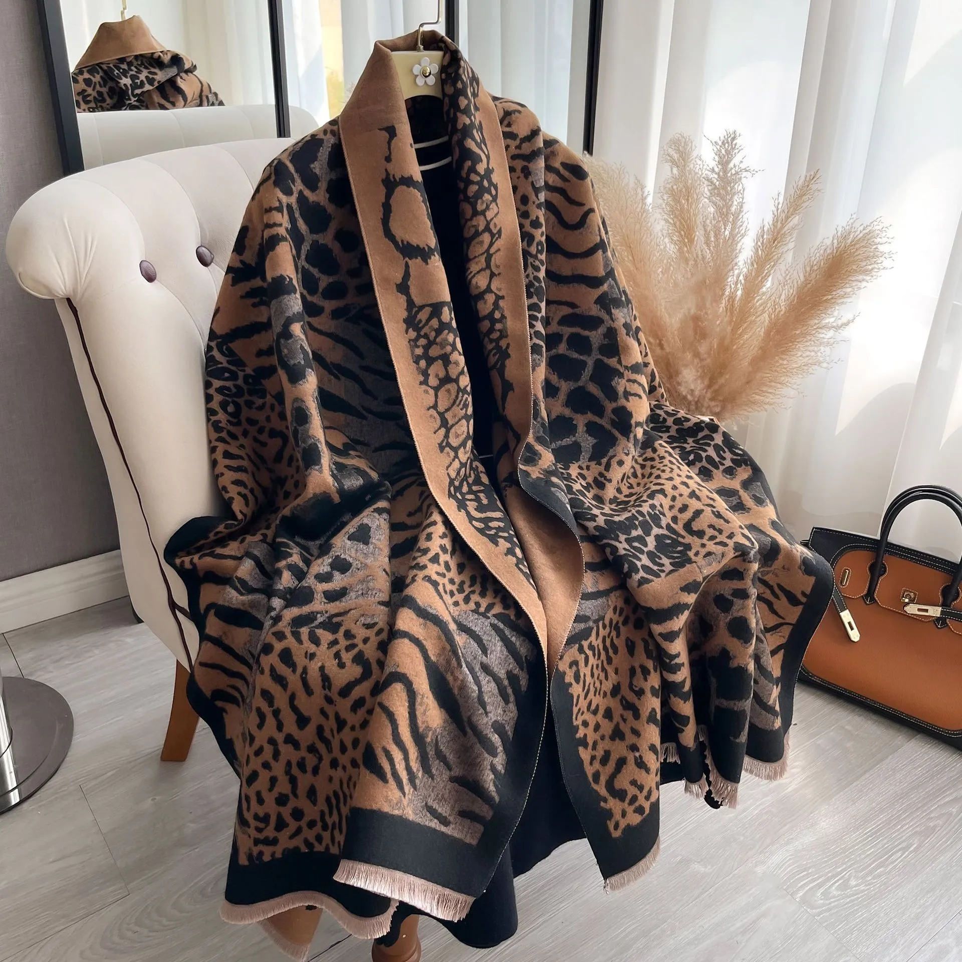 New Luxury Brand Two-Sided Leopard Scarf pashmina Cashmere Soft Warm Fringe Pashmina Shawl Winter Coldproof Windproof Blanket