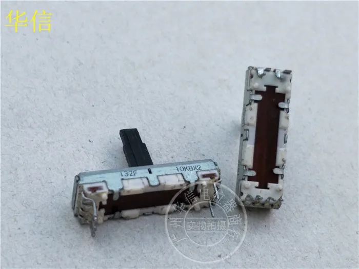 

Second-hand Fuhua 30MM straight-slide double potentiometer B10K handle length 15MMC