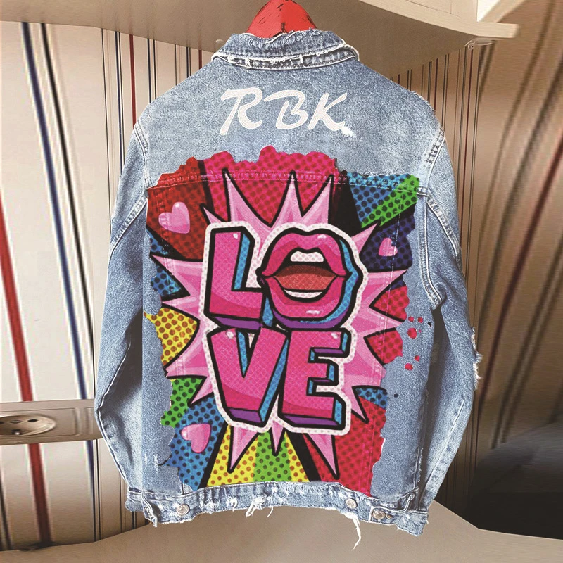 Женская джинсовая куртка с длинным рукавом винтажная из денима принтом губ