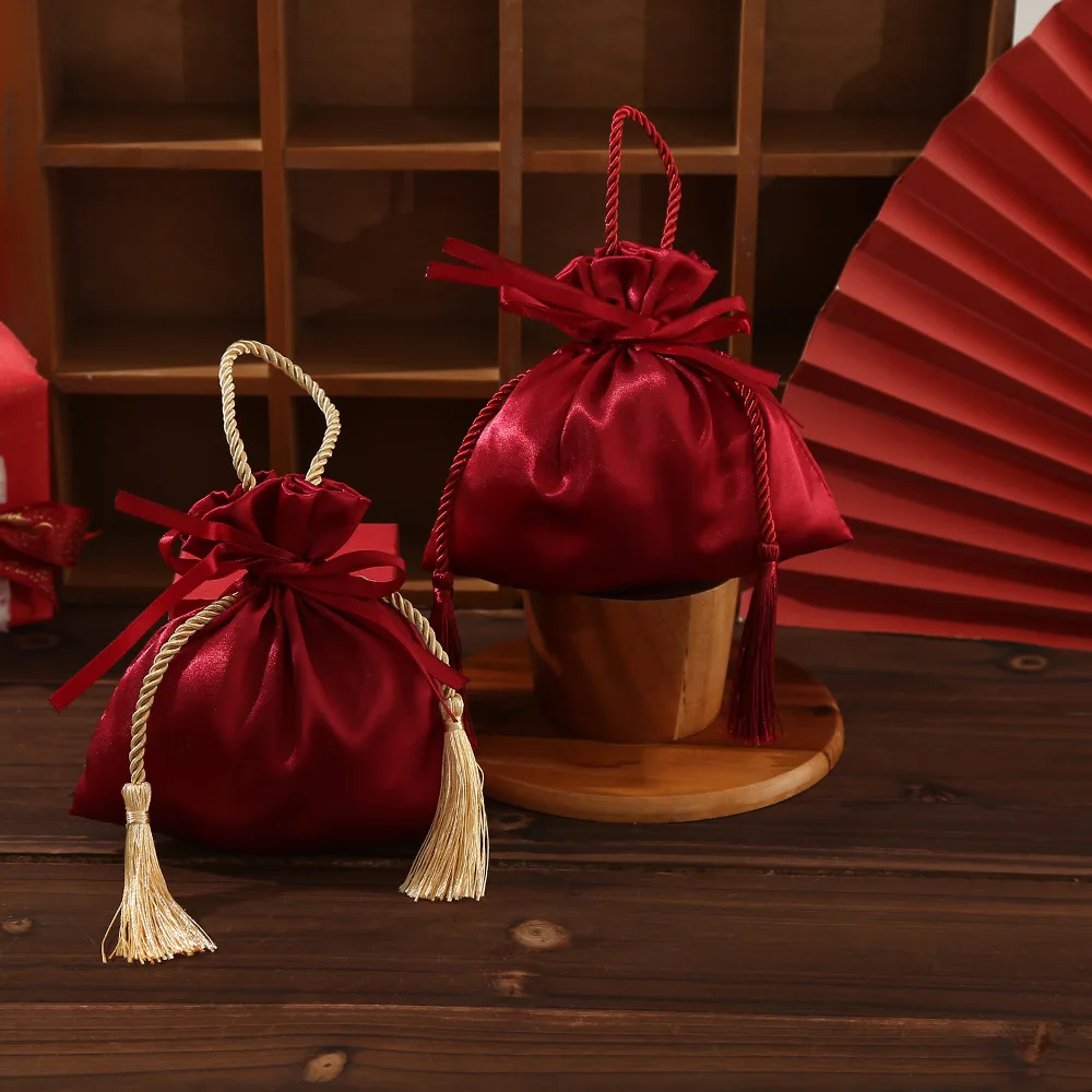 20pcs/lot 16*16cm Red/Yellow Tassel Rope Silk Satin Drawstring Bags Christmas New Year Party Gift Storage Packing Pouch Bag