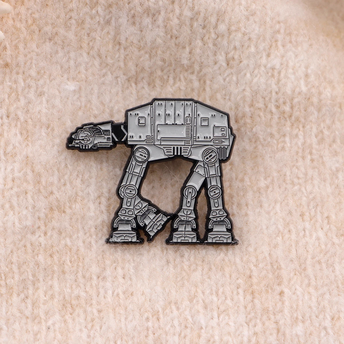Vintage Emaille-Pins: Coole Roboter-Anstecknadeln, Sci-Fi-Film-Reversnadeln für Jeans, niedliche Cartoon-Pins für Rucksäcke, Sammlerstücke und Geschenke für Fans – Detail 8