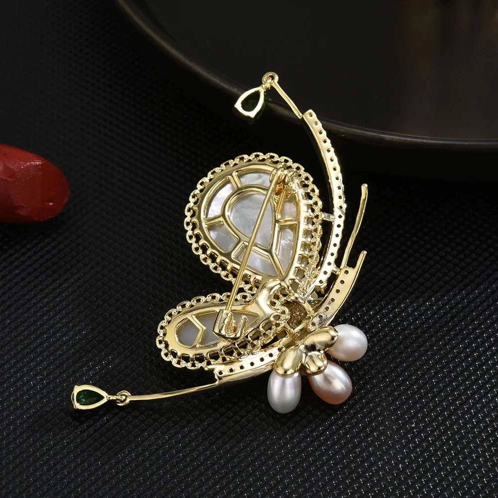 New Women Crystal Brooches Dragonfly Butterfly Bee Badge Pin Vintage Zircon Collar Pins Weddings Office Party Scarf Pin Jewelry