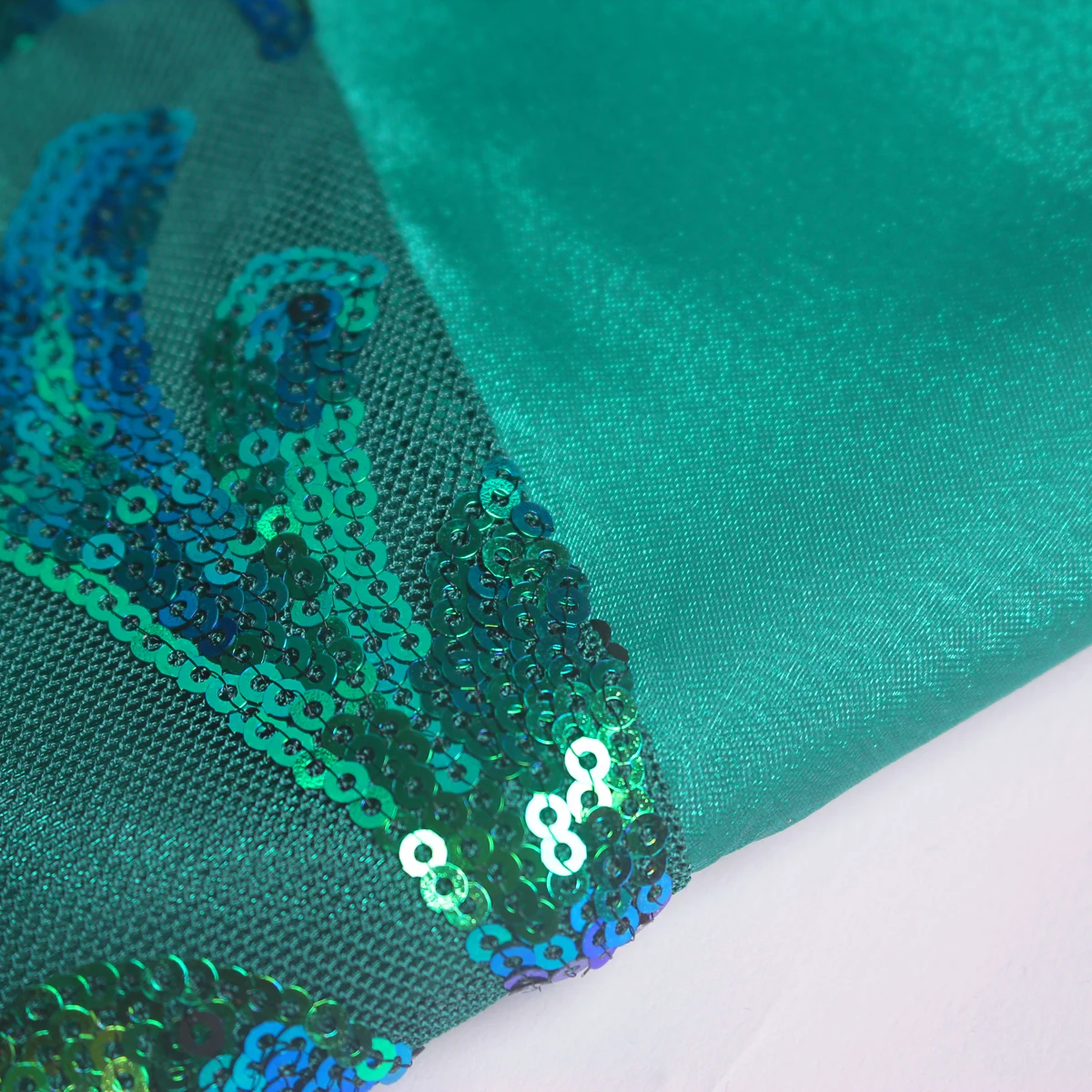 فستان Romagic عميق على شكل V بدون أكمام أخضر لحفلا...