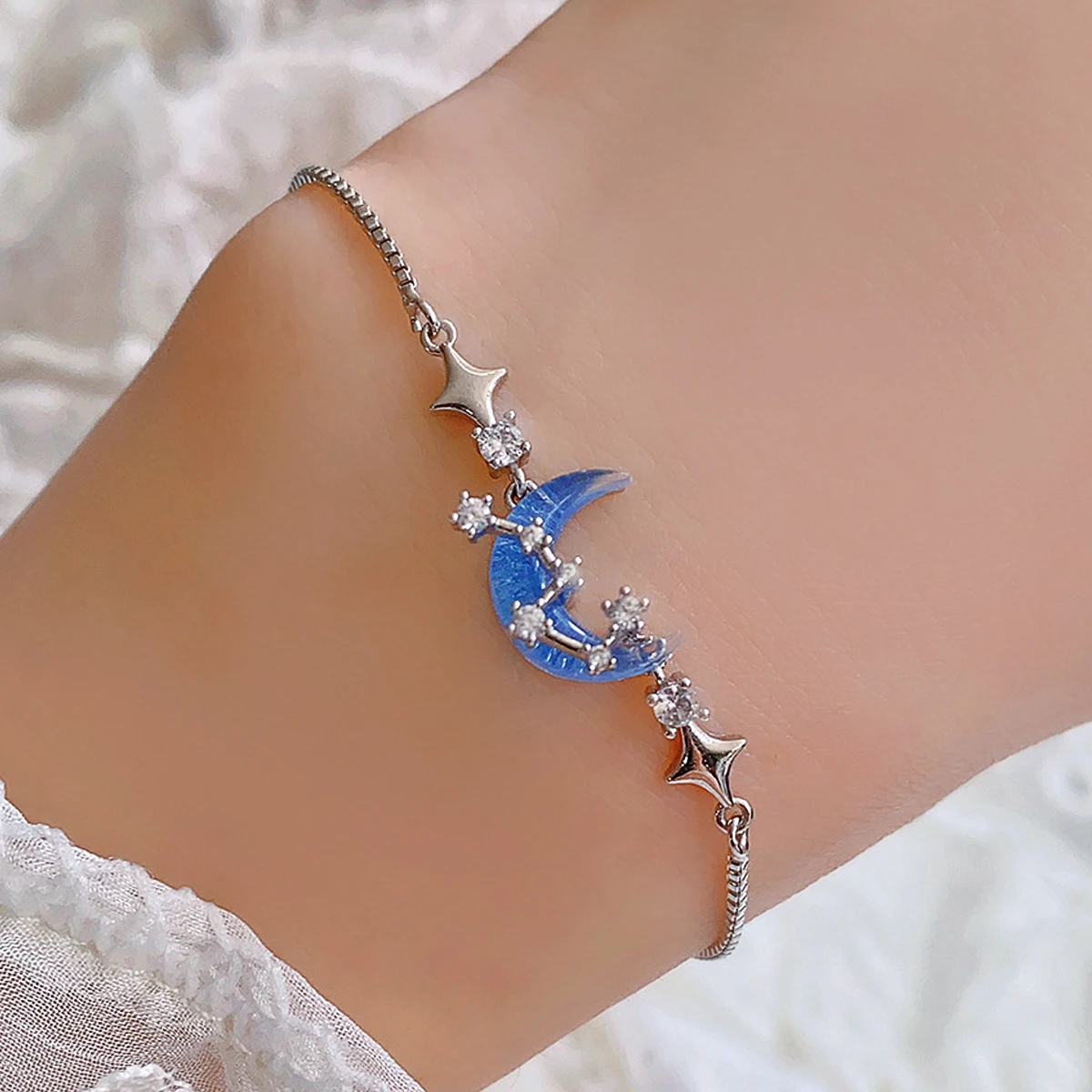 

Blue Ursa Major Moon Exquisite Pull Out Adjustable Bracelets Elegant Exquisite Handmade Fashion Personalized Bracelects Jewelry