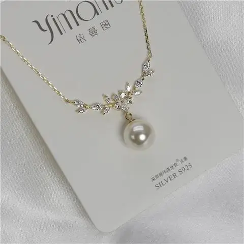 

Exquisite Flowers of Wealth Simulate Pearl Clavicle Necklace for Women Cubic Zirconia Crystal Short Chain Charm Jewelry Gifts