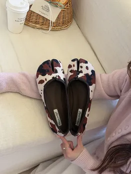 حذاء فلات نسائي بمقدمة مشقوقة من جلد ميكروفايبر — صورة 3