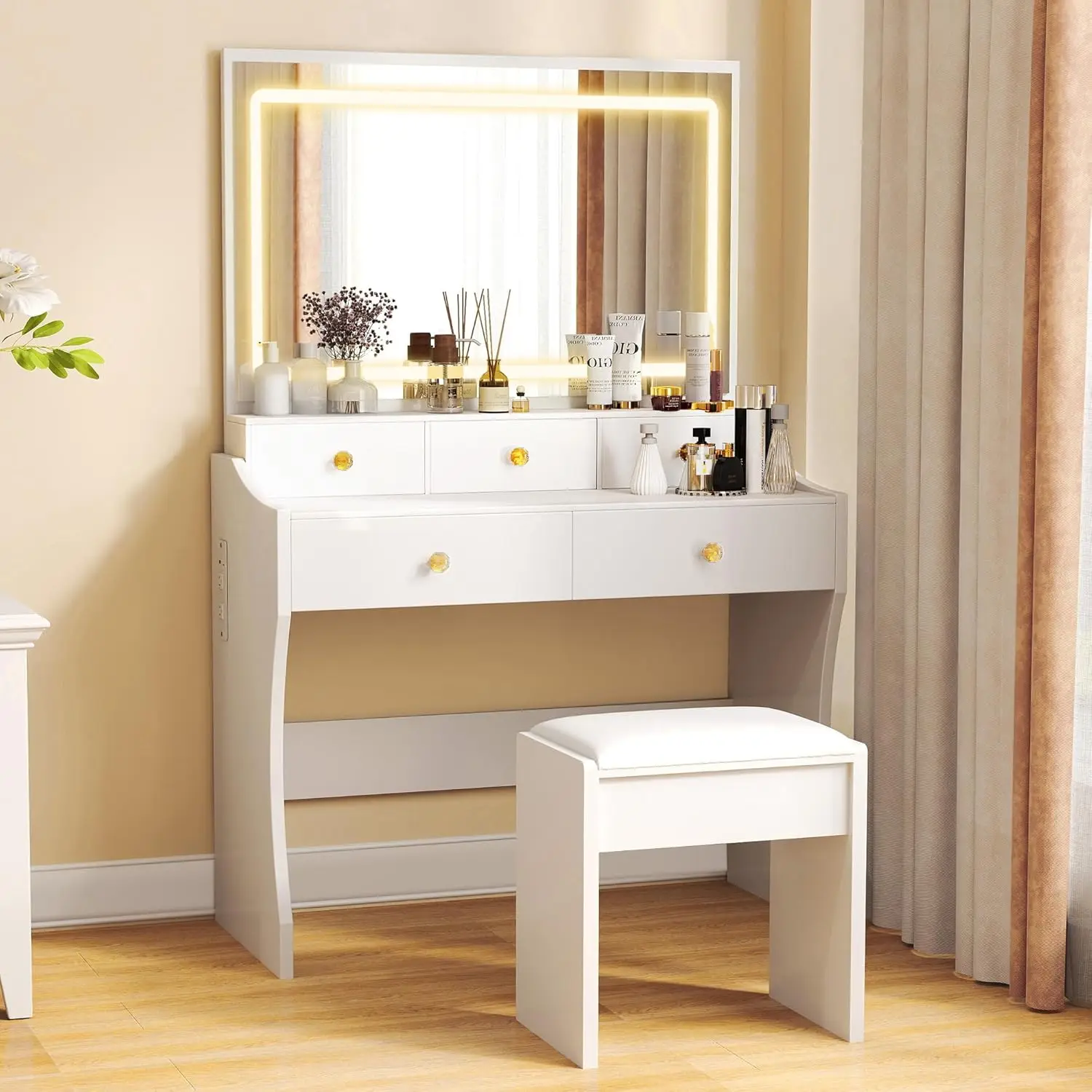Luxury Lighted Makeup Vanity Desk 3