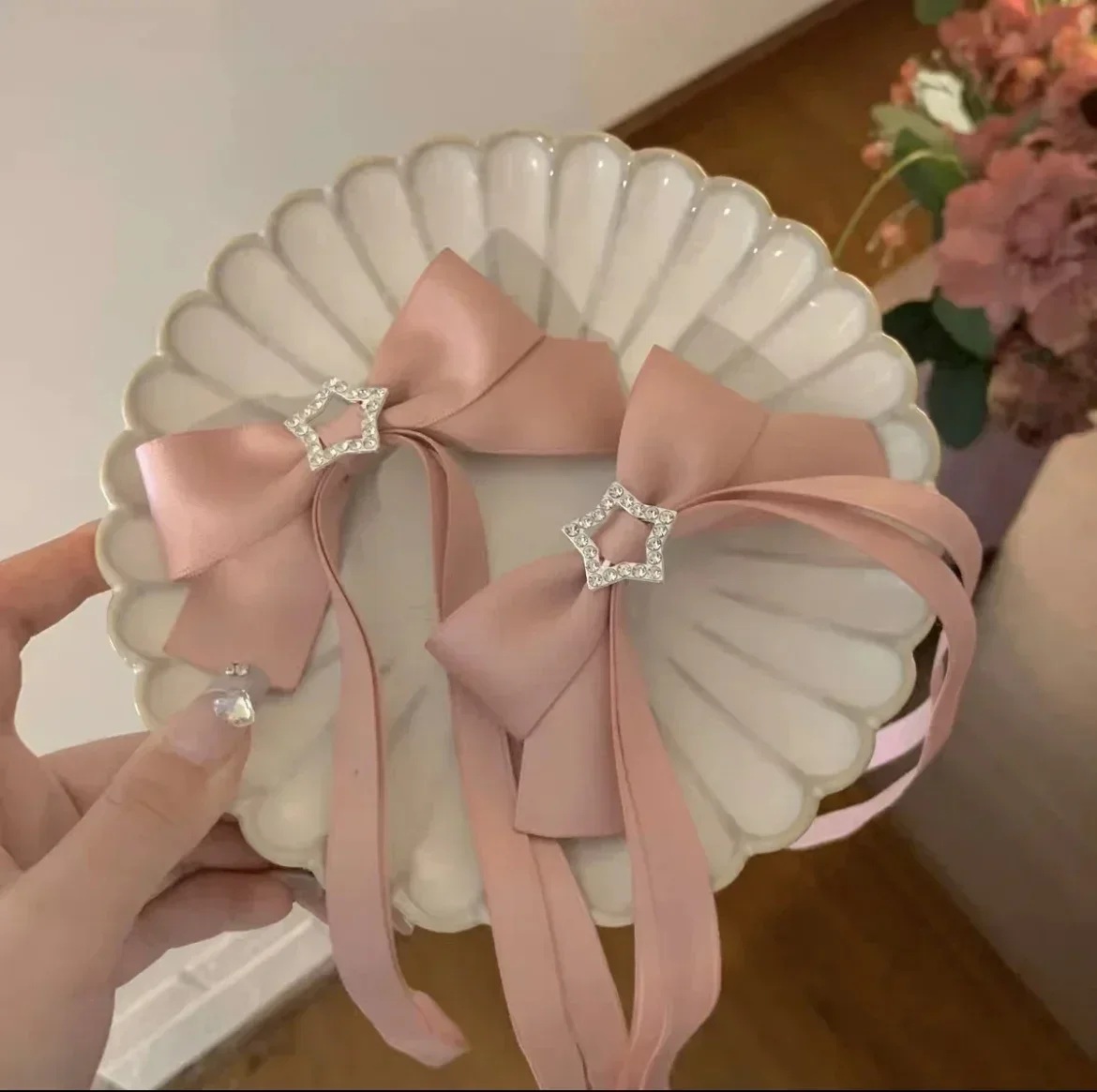 Elegant Pink Bow Hair Clips - Stylish Accessories
