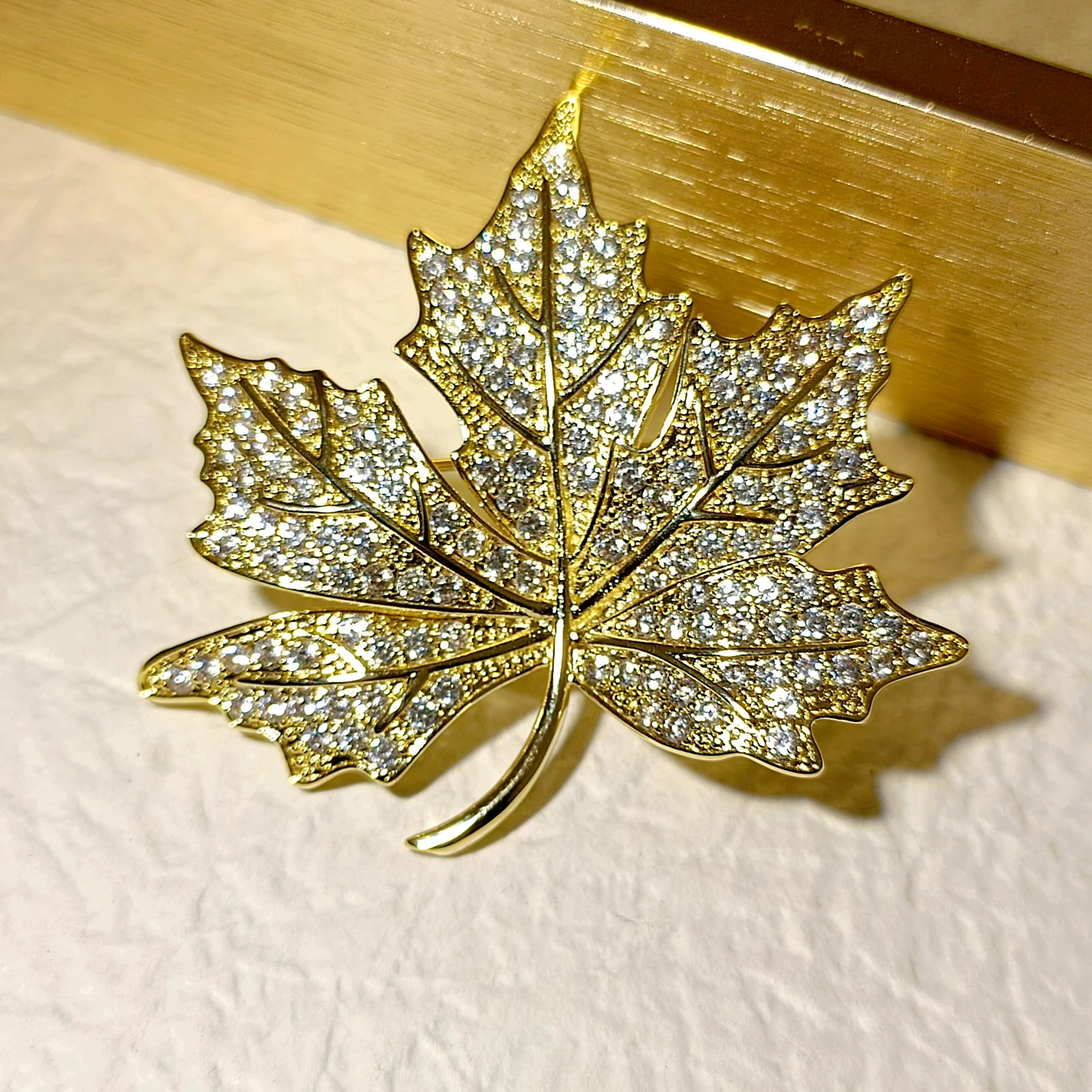 Shiny Micro Pave Clear CZ Gold Maple Leaf Brooch Canadian Maple Leaf Pin Queen Jewelry