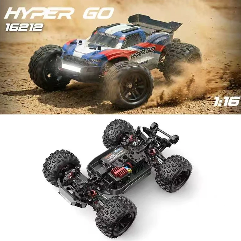 Voiture RC électrique Wltoys 16207 en action, soulevant de la poussière sur un circuit tout-terrain.