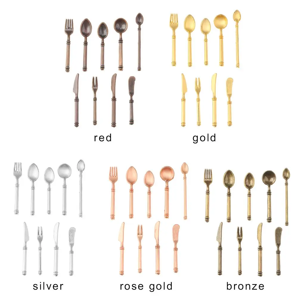 Argenteria D'annata, Cucchiai Antichi, Coltelli, Pale Del Dolce Isolate Su Fondo Nero Isolato Antica Retro Image135704385 - Foto 5