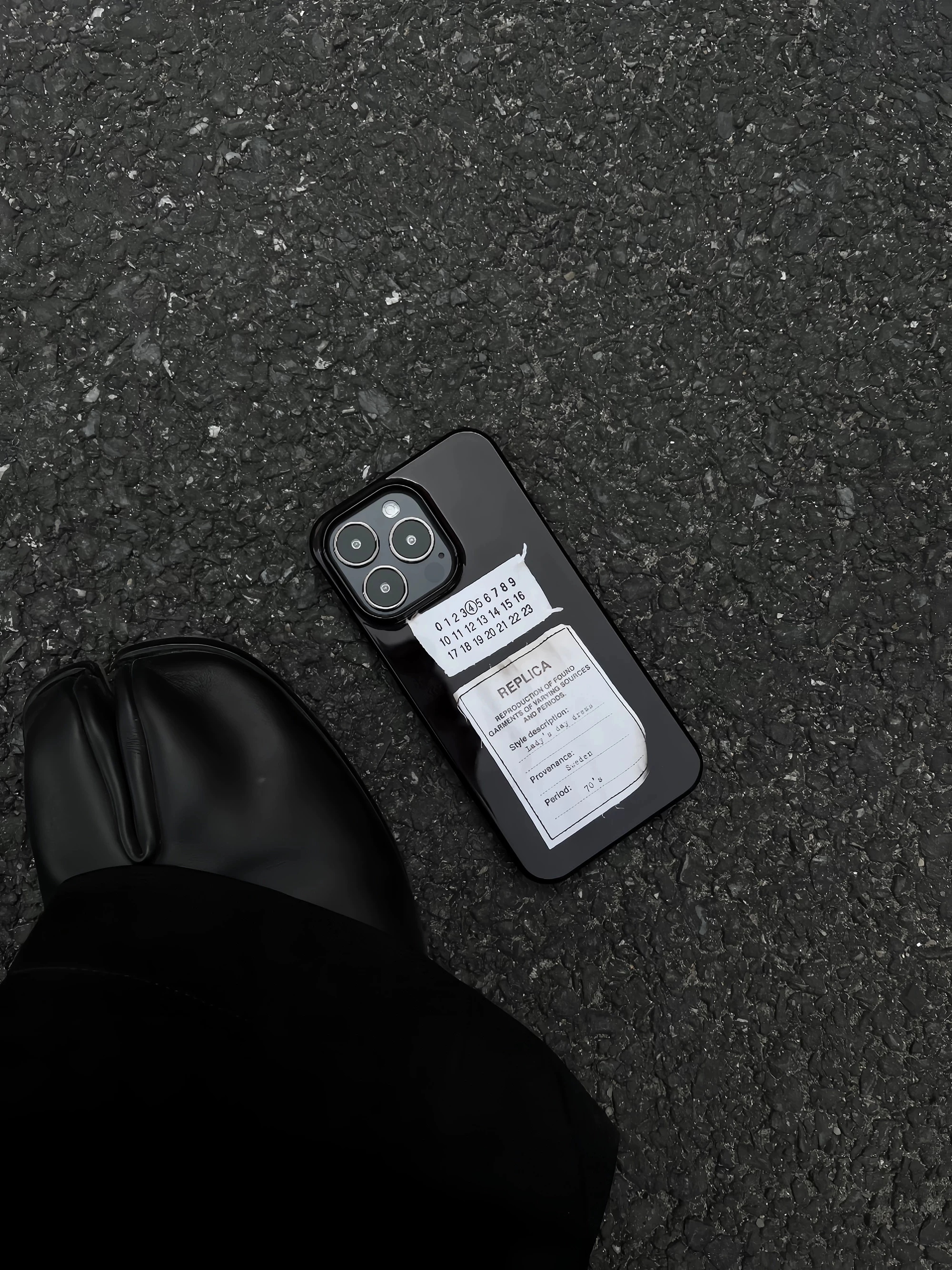 Minimalist High-End Glossy Phone Case with Jelly Cover Finish