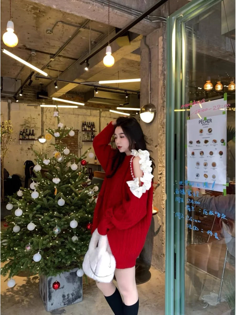 

2024 Early Spring New Women's Wear Red round-Neck Ripped Beaded Decorative off-Shoulder Lace Long Sweater 1209
