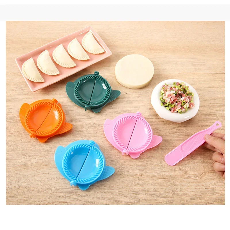 Plastic Dumplings Maker Mold Hand Dough Press Dumpling Clip Lazy Ravioli Pie Maker Jiaozi Making Gadget Kitchen Pastry Tools
