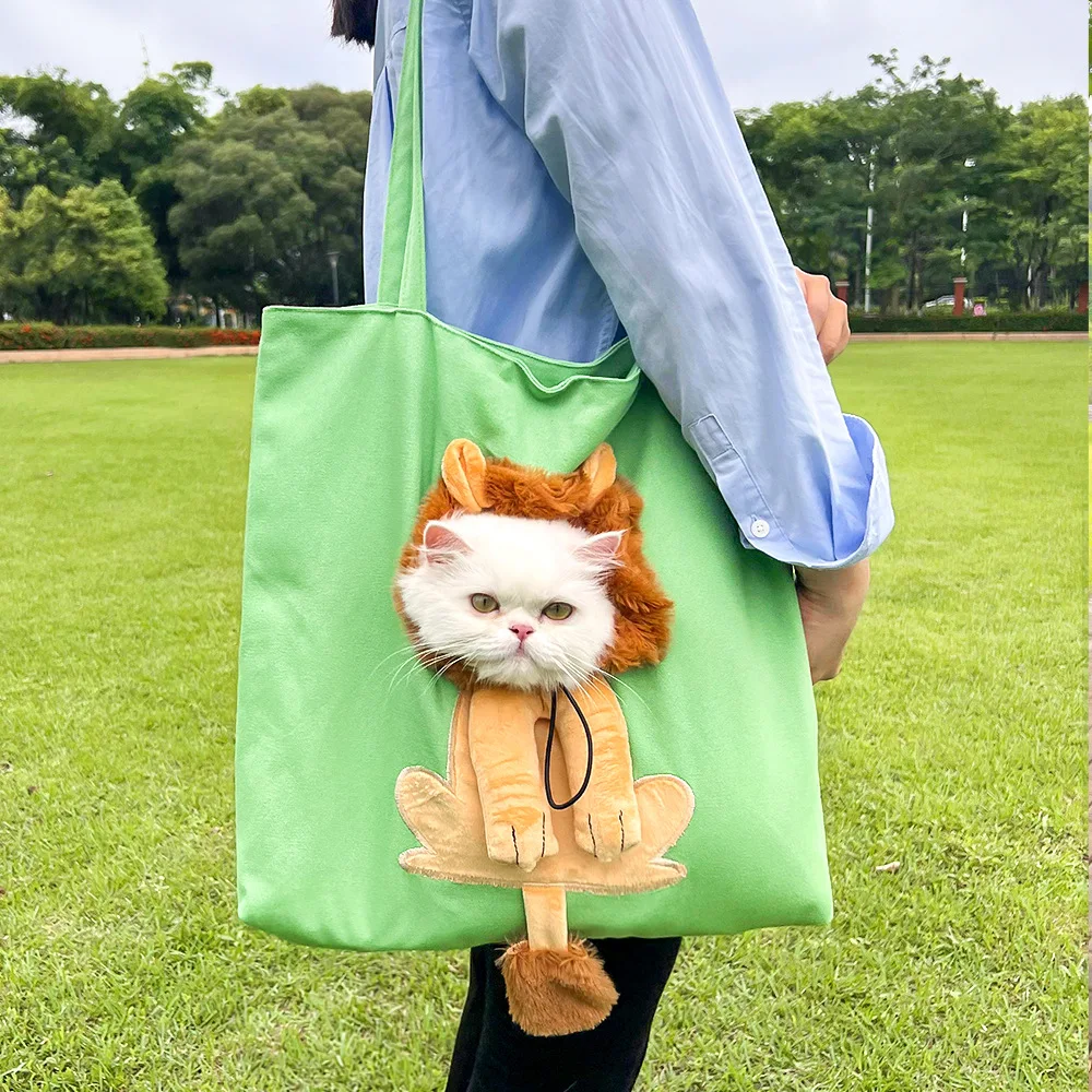 Pet outdoor shoulder bag cartoon lion cat bag dog for outdoor travel teddy bear comparison English short corgi