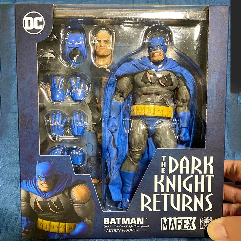 マフェックス MAFEX 119 バットマン BATMAN TDKR MAFEX No. 119 Batman: The Dark Knight Returns Triumphant