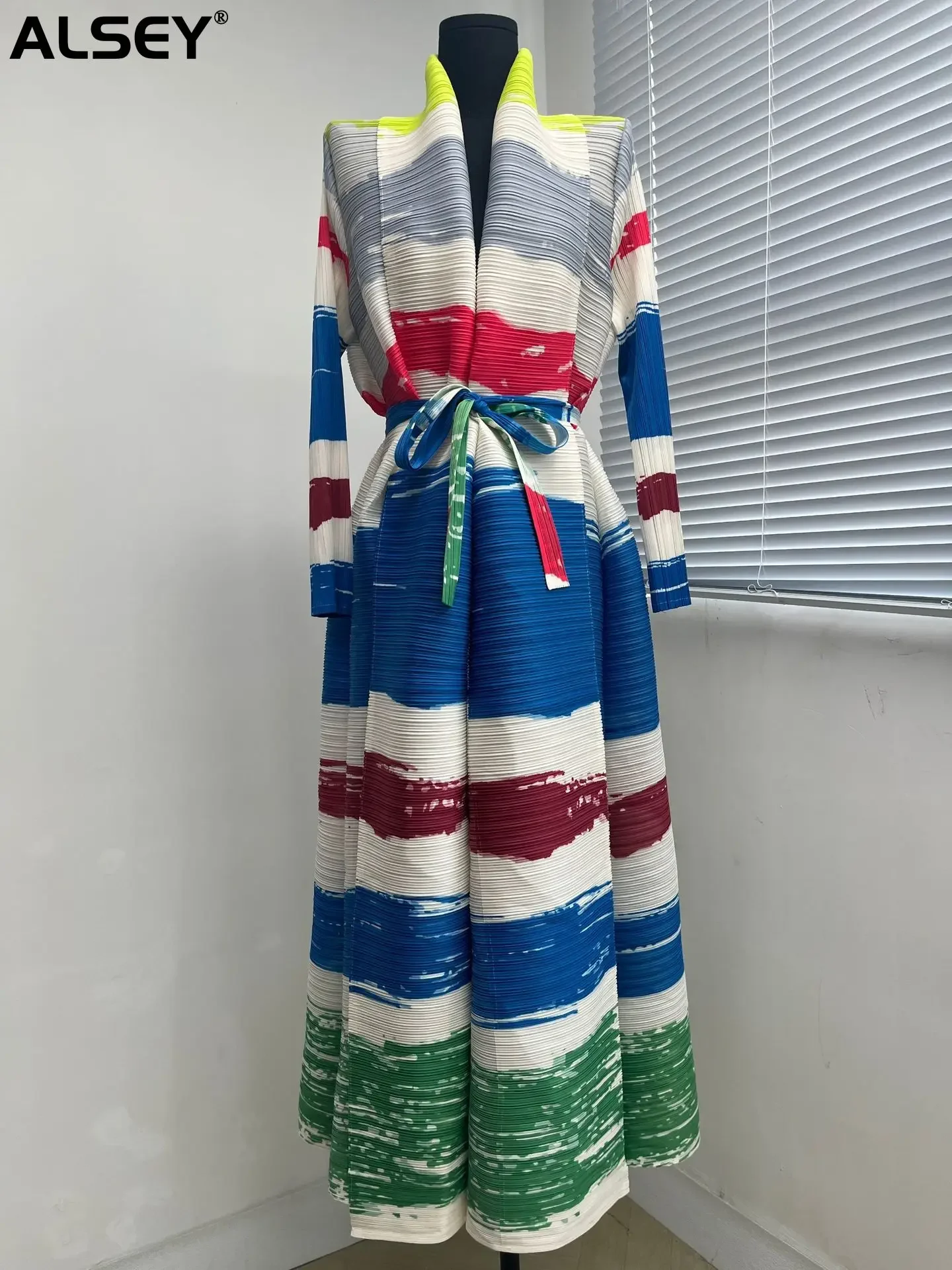 

ALSEY Miyake Pleated with Long-sleeved Coat Women's Fall and Winter New Coat Plus Size Casual Cloak Striped Fashion Print Trench