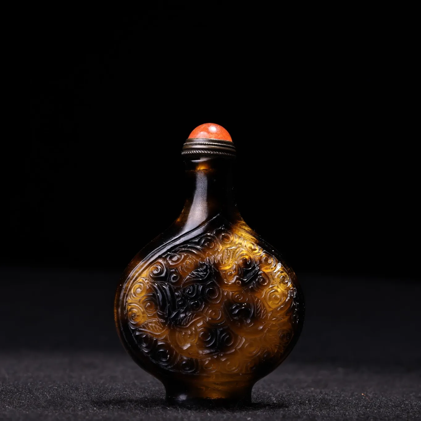 

4"Tibetan Temple Collection Old Tortoiseshell hollow out Sculpture snuff bottle Amulet Leopard print incense pot Town House